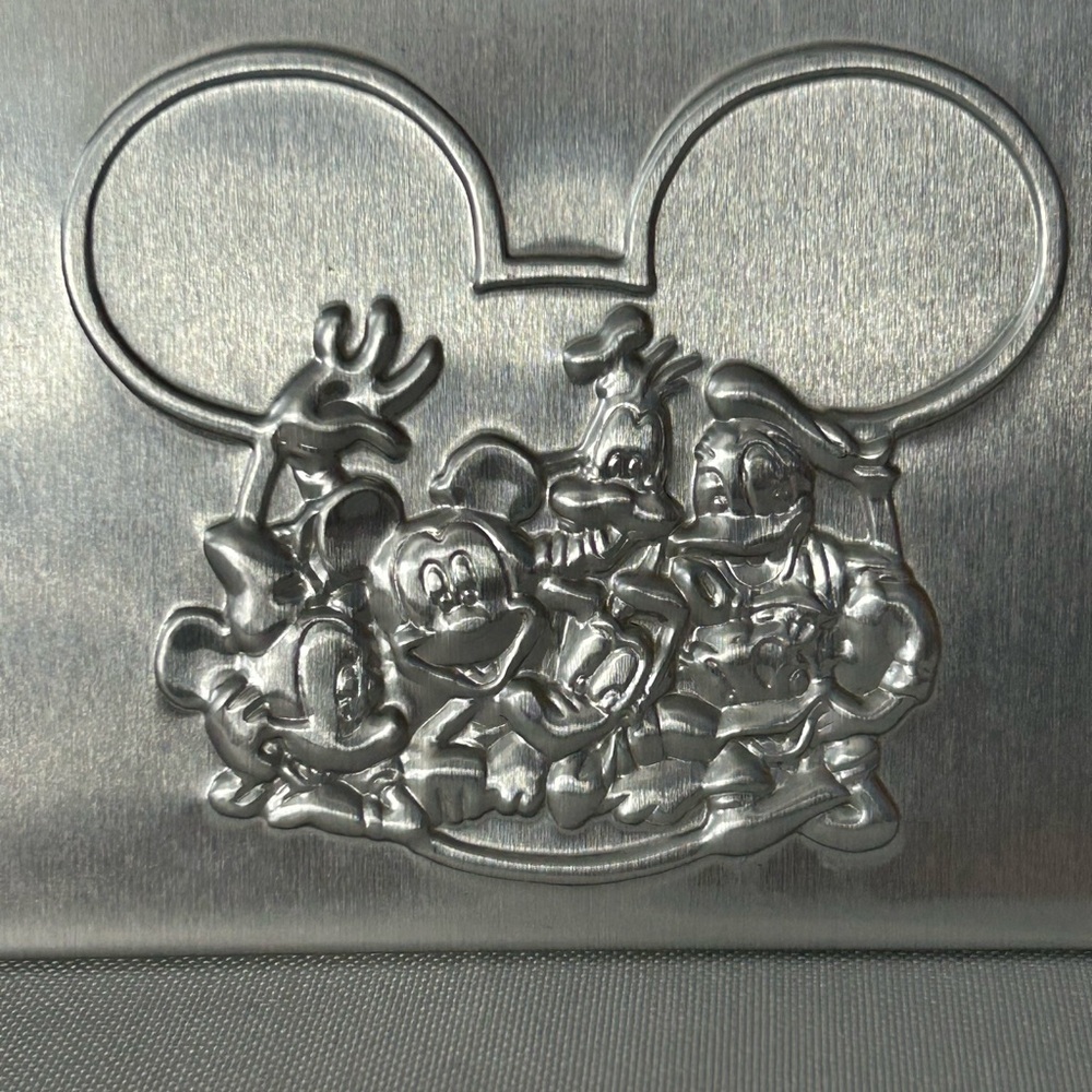 Silver Metal Disney Unlimited Intercraft 6 x 4 frame featuring Mickey & Gang - Picture 3 of 6